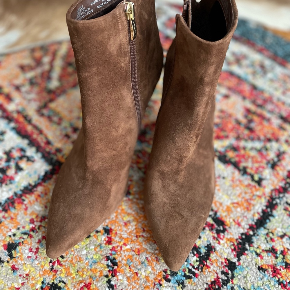 Suede ankle boots suede. 
Sexy with skirt, dress or pants!